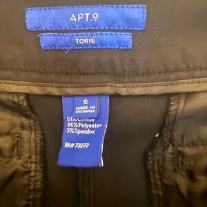 Women’s black casual capri pant